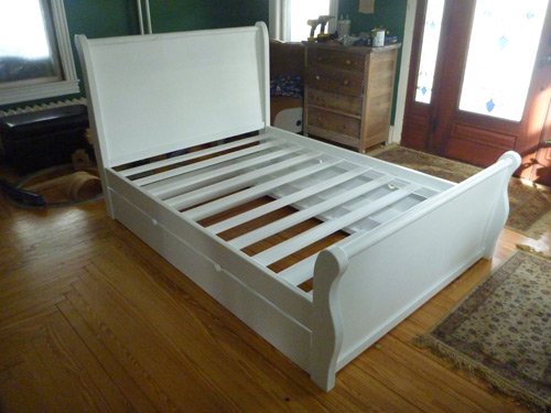 Sleigh Bed w/ Trundle